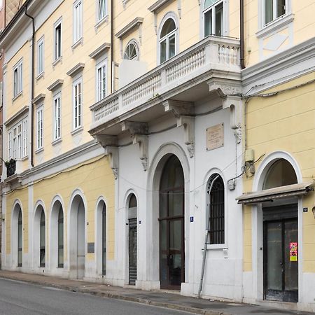 Arcobaleno Trieste Via Udine 19 Екстериор снимка